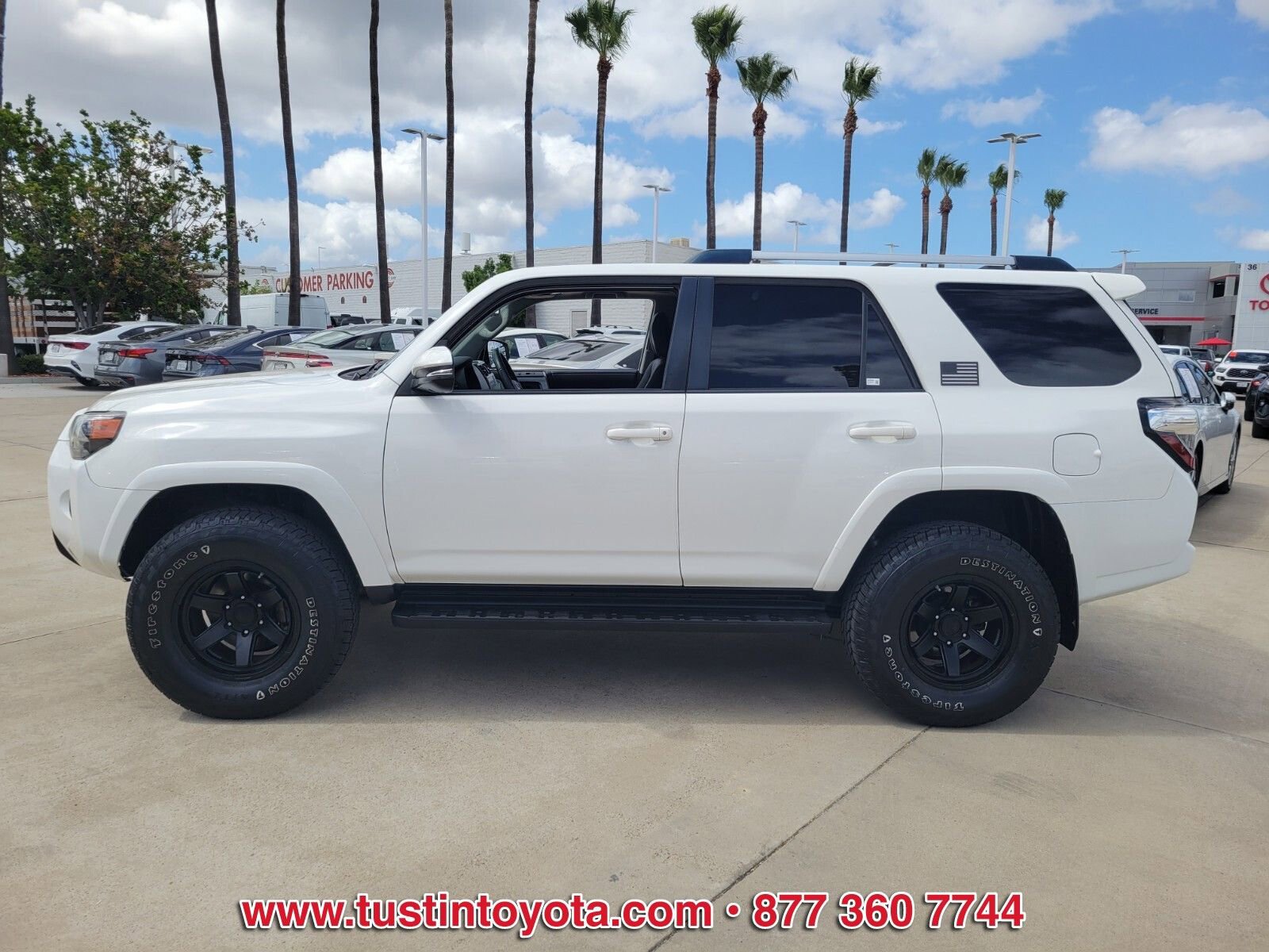 Used 2020 Toyota 4Runner SR5 Premium w/ Moonroof Package RWD image 7