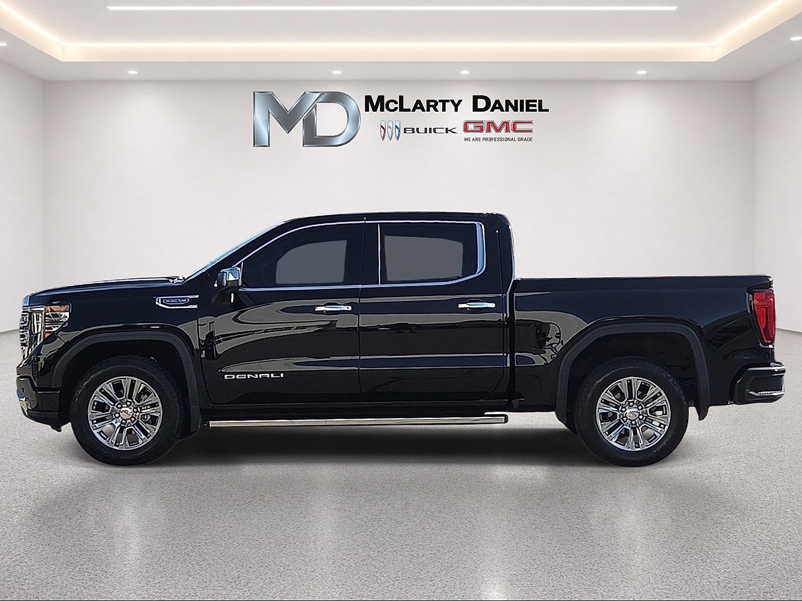 Certified 2023 GMC Sierra 1500 Denali AWD/4WD image 2