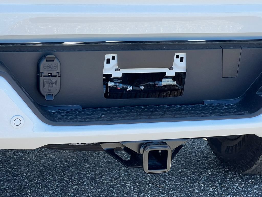 New 2026 GMC Canyon Elevation w/ LPO, Black Badging Package AWD/4WD image 8