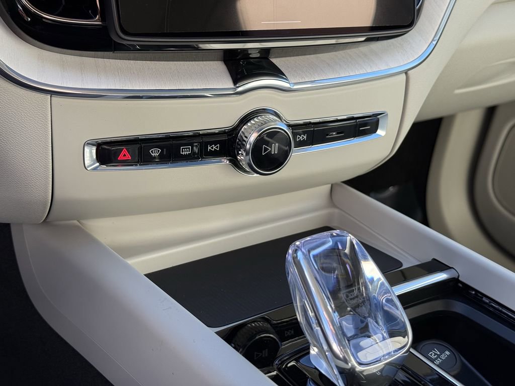 New 2026 Volvo XC60 B5 Ultra w/ Protection Package Premier image 17