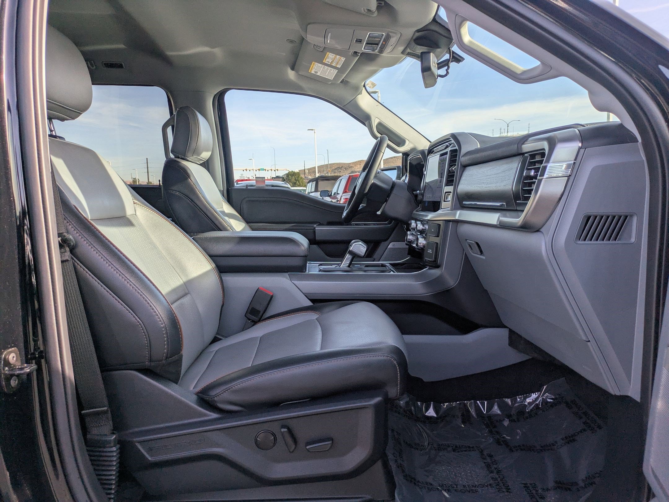 Used 2025 Ford F150 Lariat w/ Equipment Group 501A Mid image 31