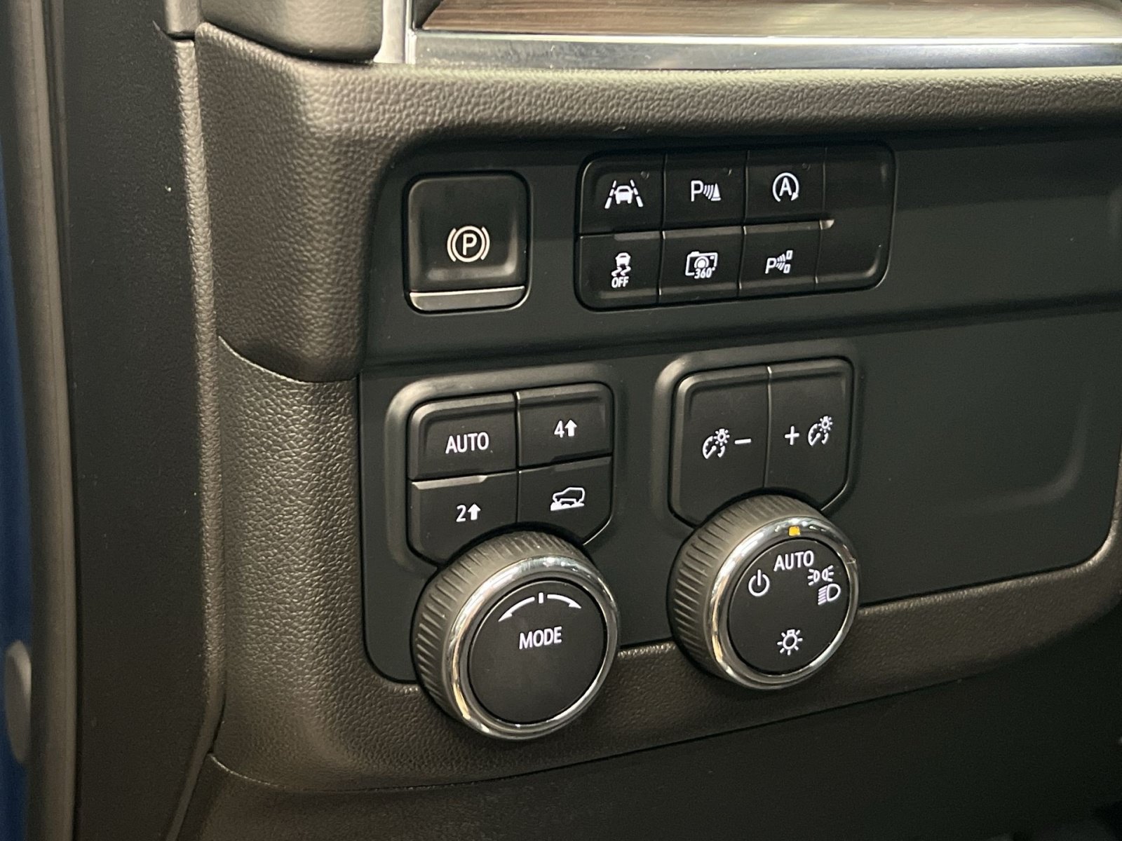 Used 2025 Chevrolet Tahoe LT AWD/4WD image 27