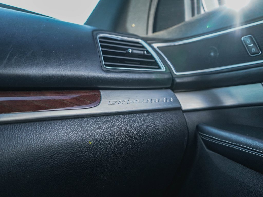 Used 2017 Ford Explorer Platinum image 15