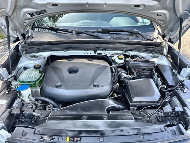 Used 2020 Volvo XC40 T5 R-Design image 33