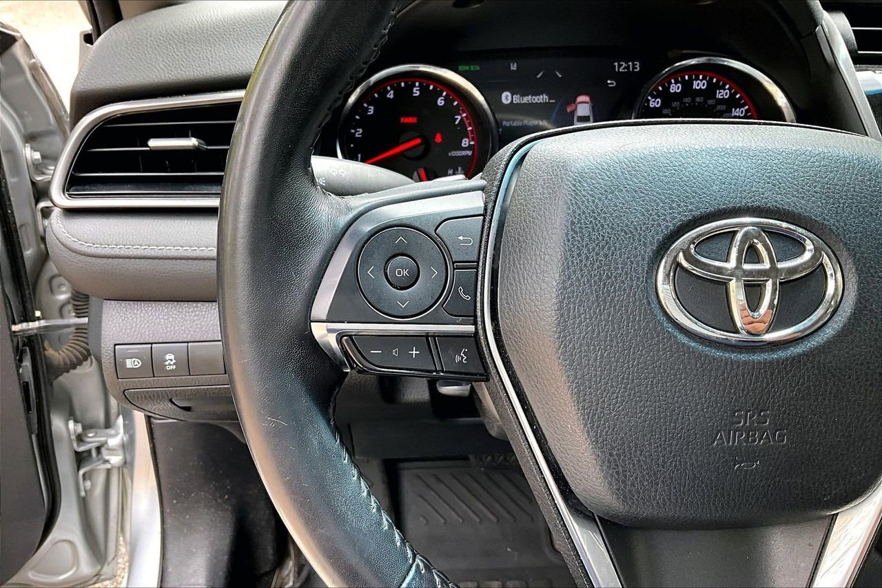 Used 2020 Toyota Camry XSE image 10
