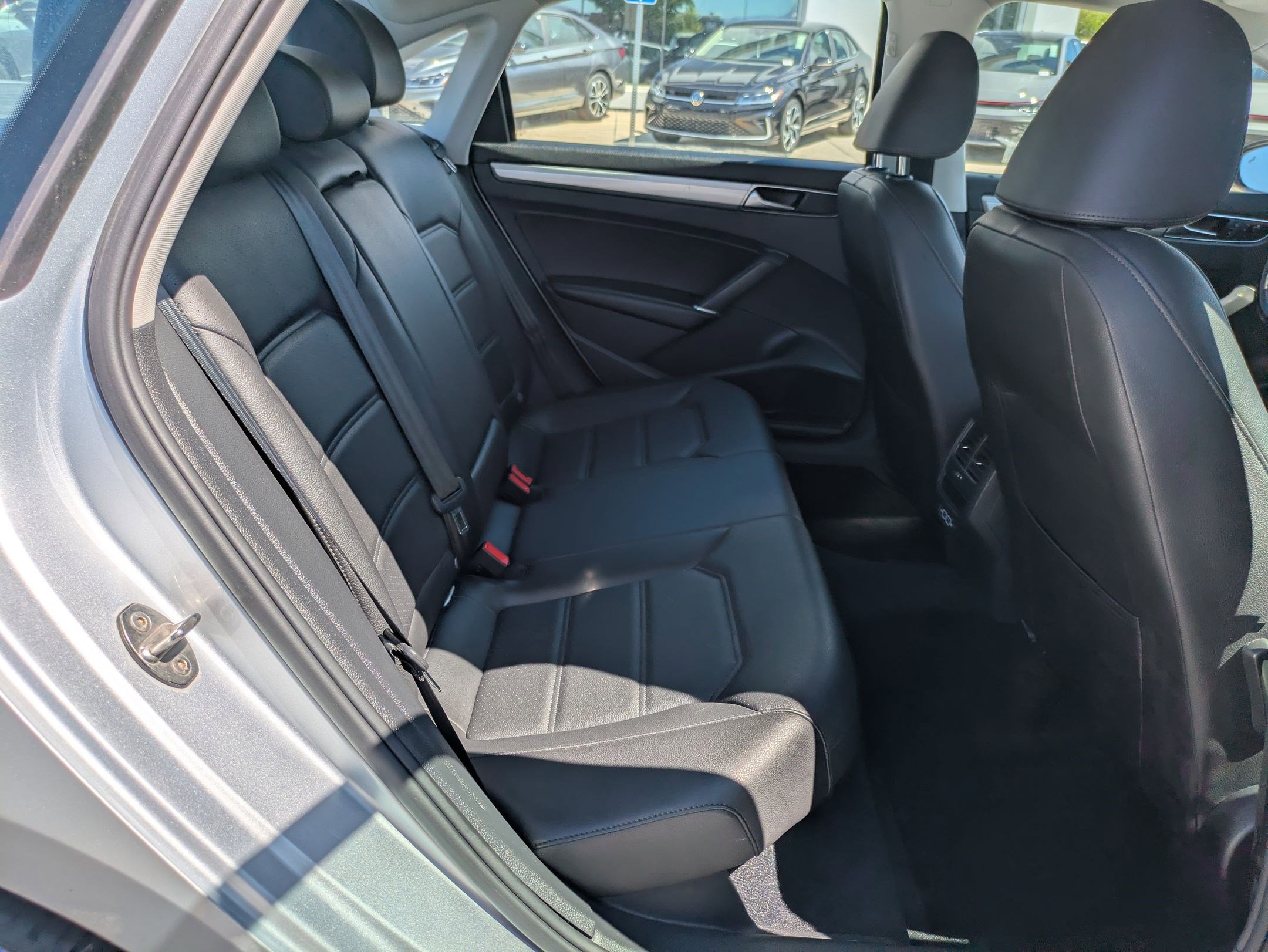 Used 2019 Volkswagen Passat 2.0T Wolfsburg FWD image 32