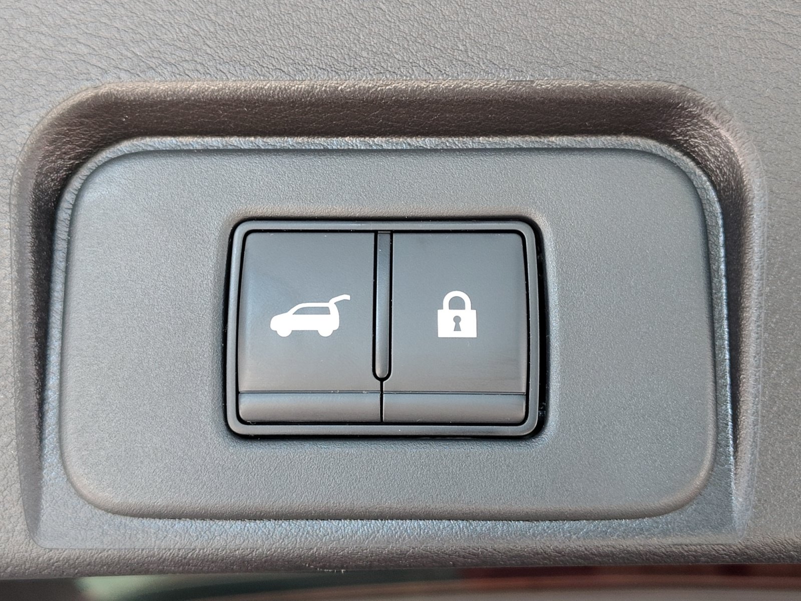 Certified 2026 Nissan Rogue SV FWD image 30