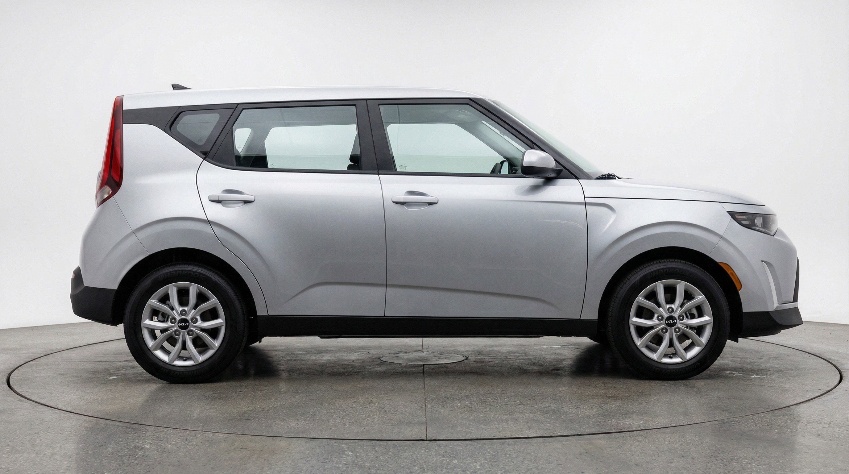 Used 2025 Kia Soul LX w/ LX Technology Package image 11