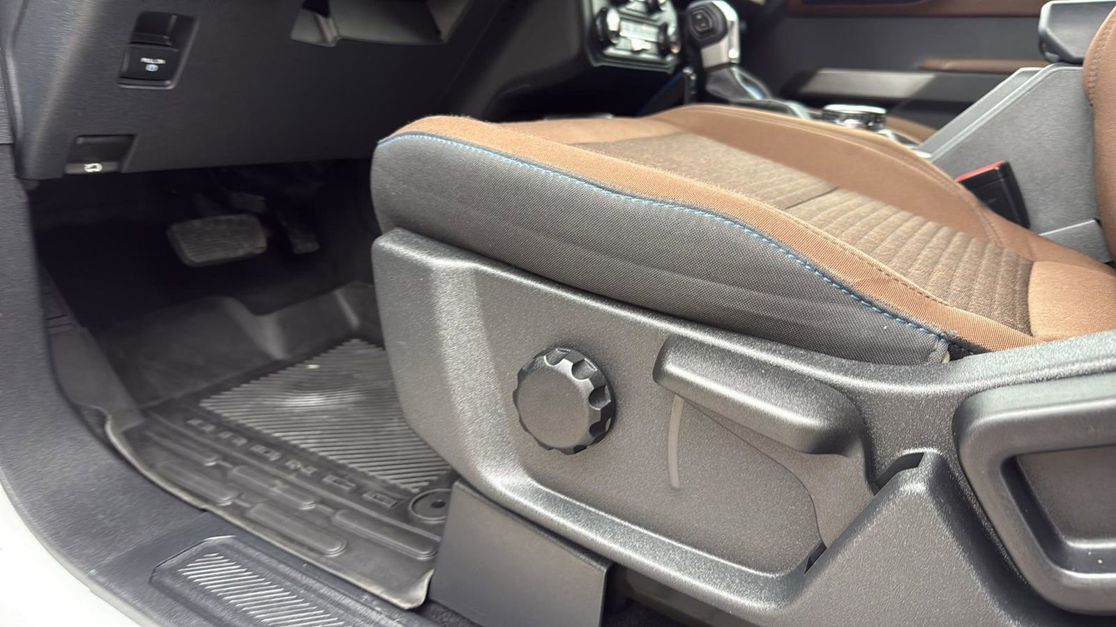 Used 2023 Ford Bronco Outer Banks image 11