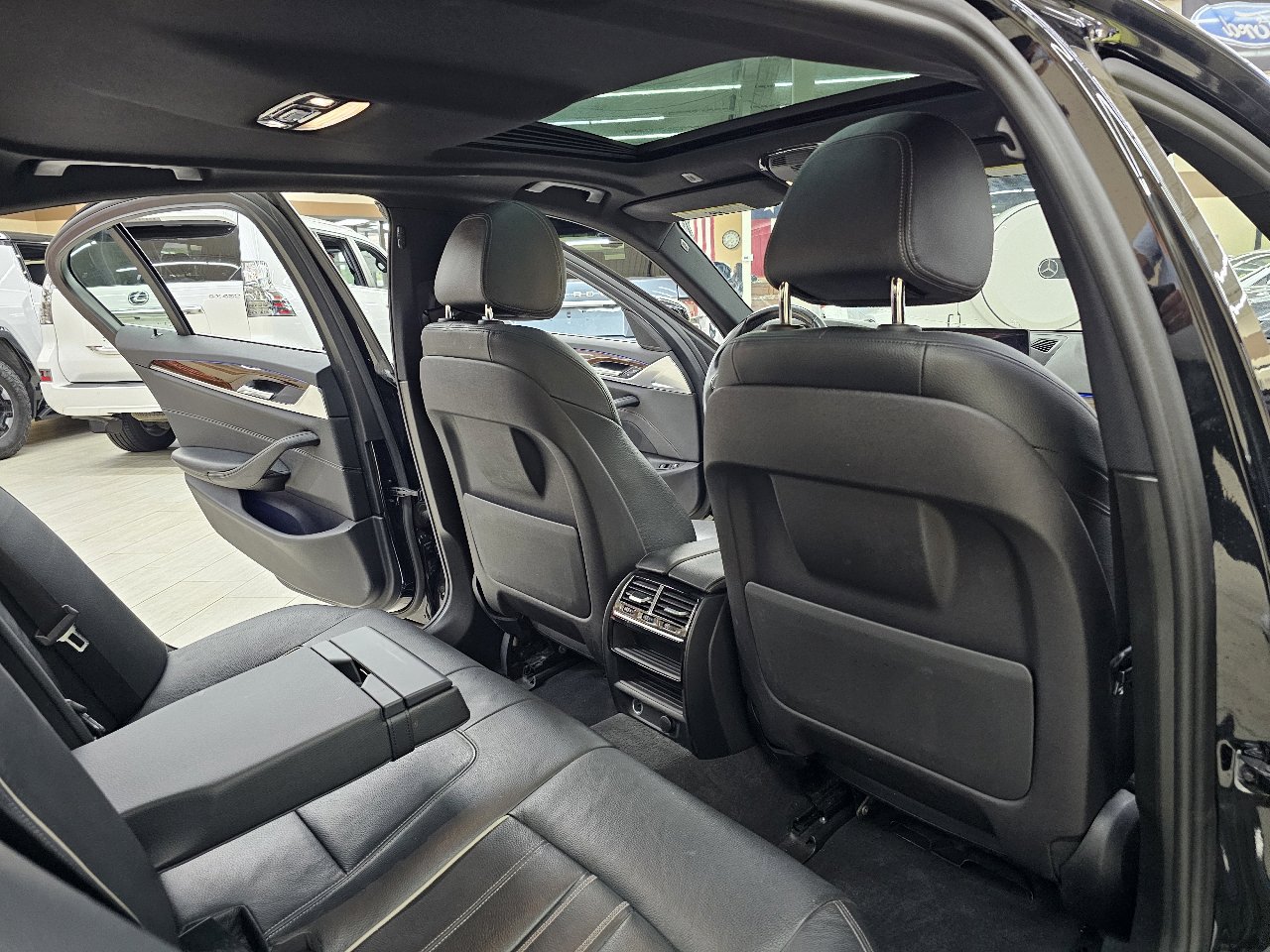 Used 2018 BMW 530e image 25