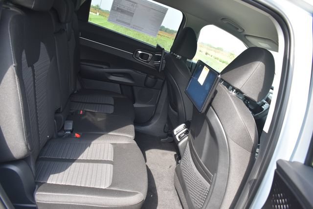 New 2026 Kia Sorento LX FWD image 15