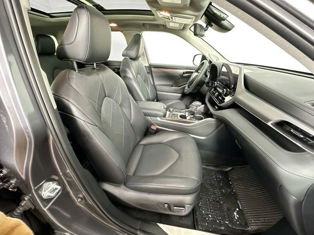 Used 2024 Toyota Highlander Platinum image 27