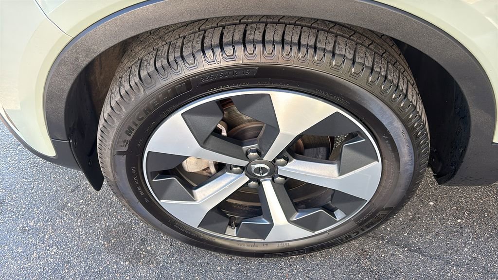 Certified 2024 Volvo XC40 B5 Core image 33