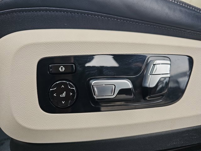 Used 2021 BMW X7 M50i w/ Dynamic Handling Package image 30