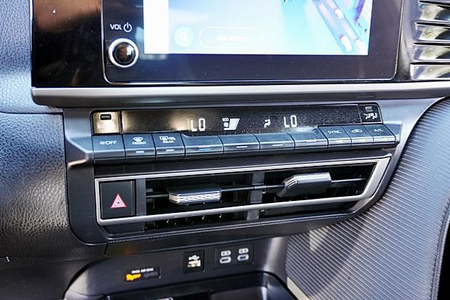 Used 2025 Toyota Camry SE FWD image 27