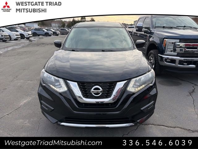 Used 2017 Nissan Rogue S image 2