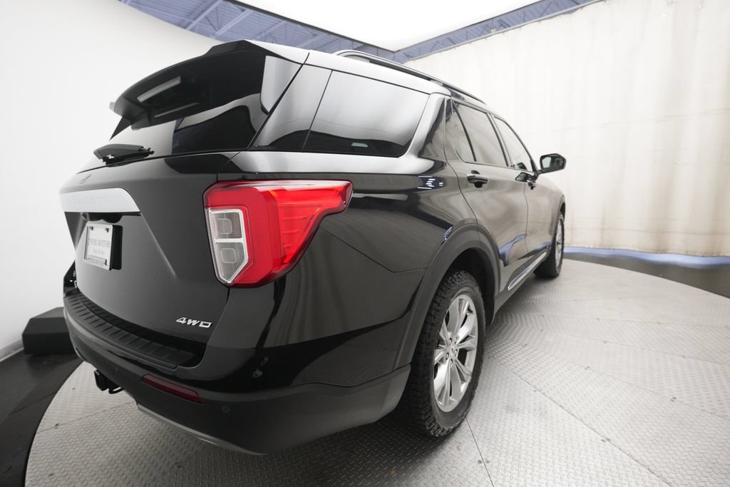 Used 2023 Ford Explorer XLT w/ Equipment Group 202A AWD/4WD image 13