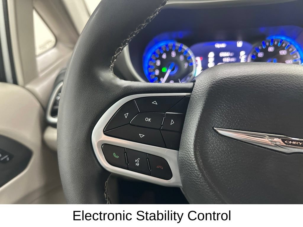 Used 2024 Chrysler Pacifica Touring-L FWD image 37