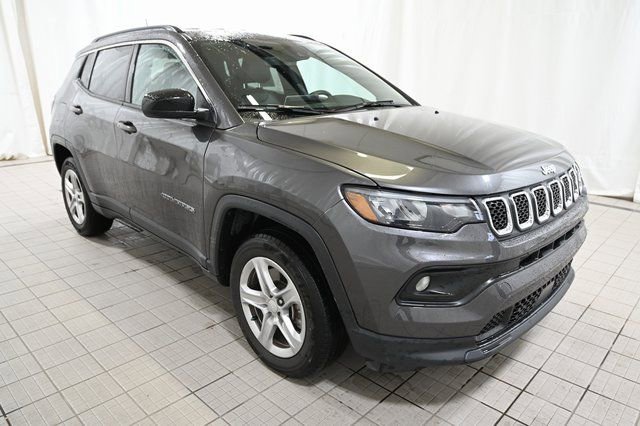 Used 2024 Jeep Compass Latitude image 14