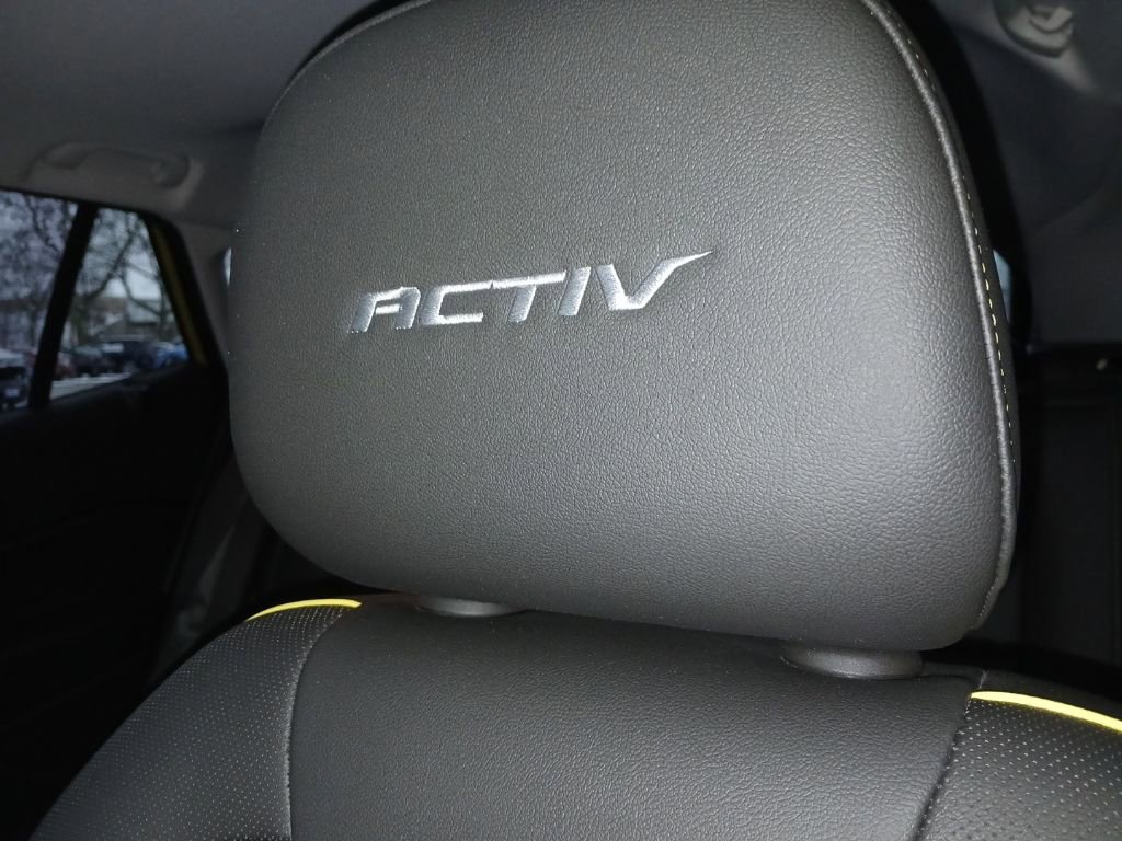 Used 2024 Chevrolet Trax ACTIV w/ Sunroof Package image 14