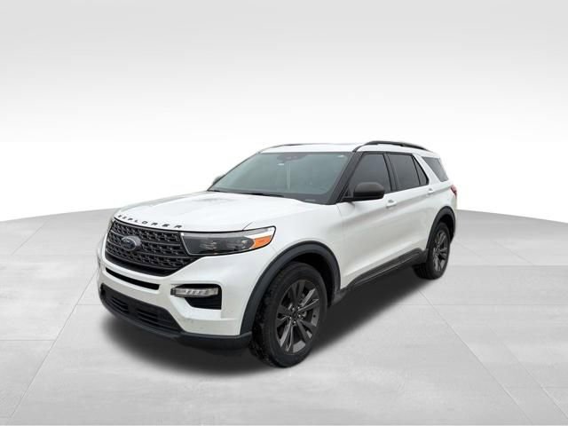 Used 2021 Ford Explorer XLT w/ Equipment Group 202A AWD/4WD image 7