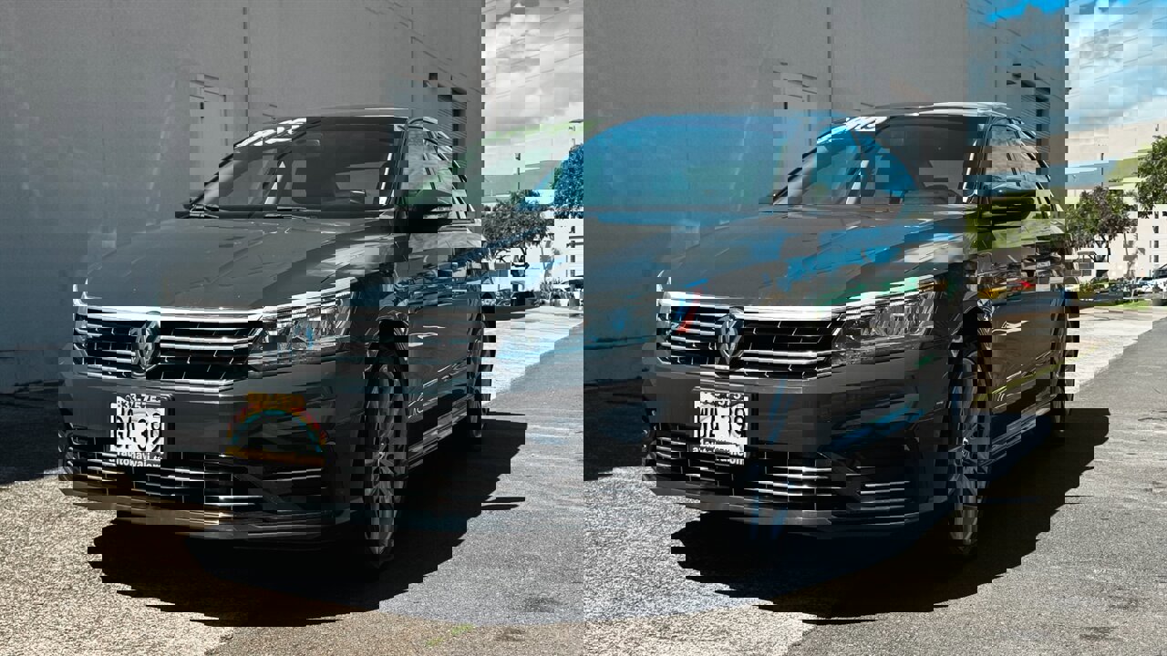 Used 2018 Volkswagen Passat 2.0T R-Line w/ R-Line Lighting Package