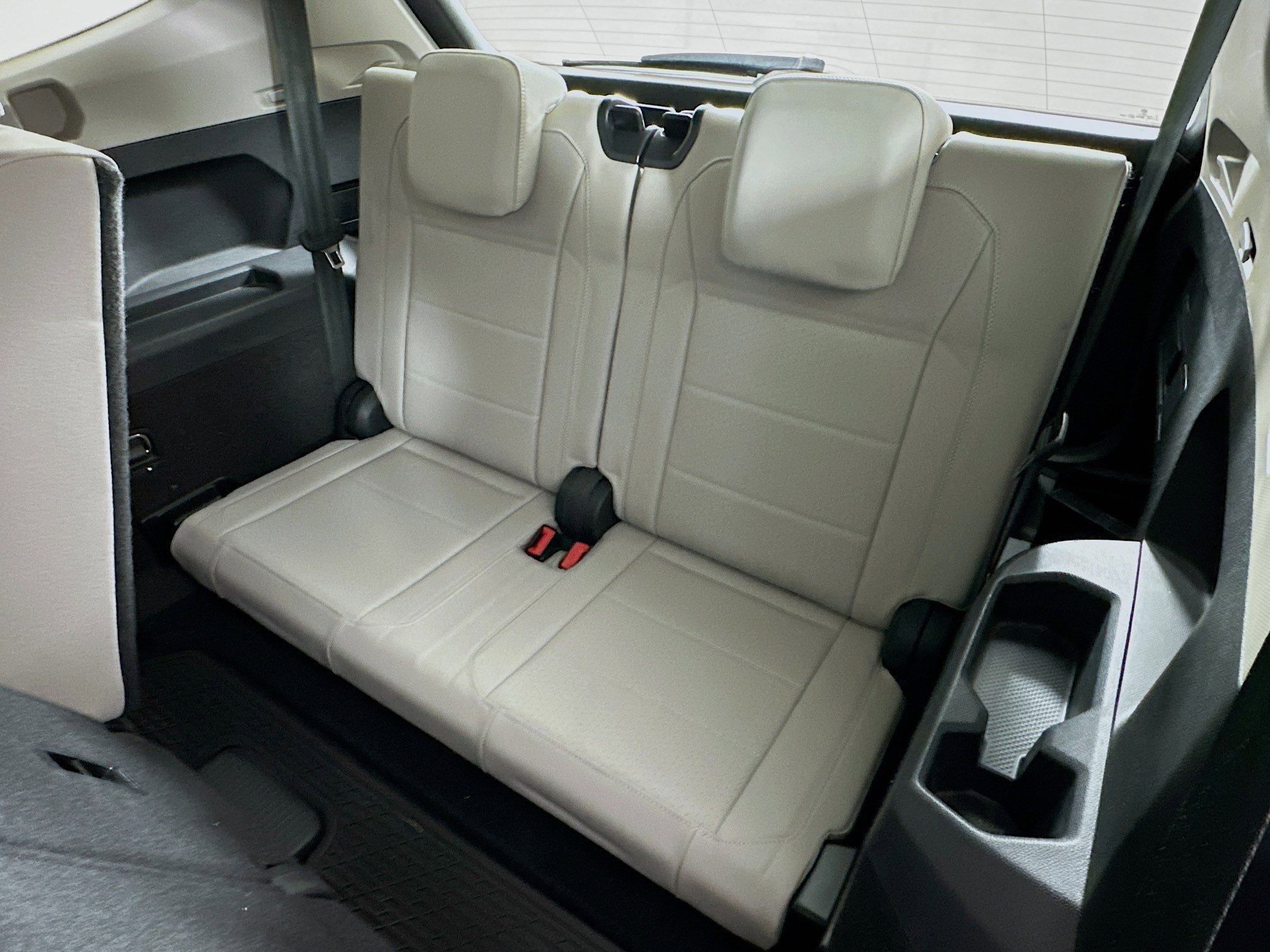 Used 2020 Volkswagen Tiguan SE w/ Panoramic Sunroof Package FWD image 33