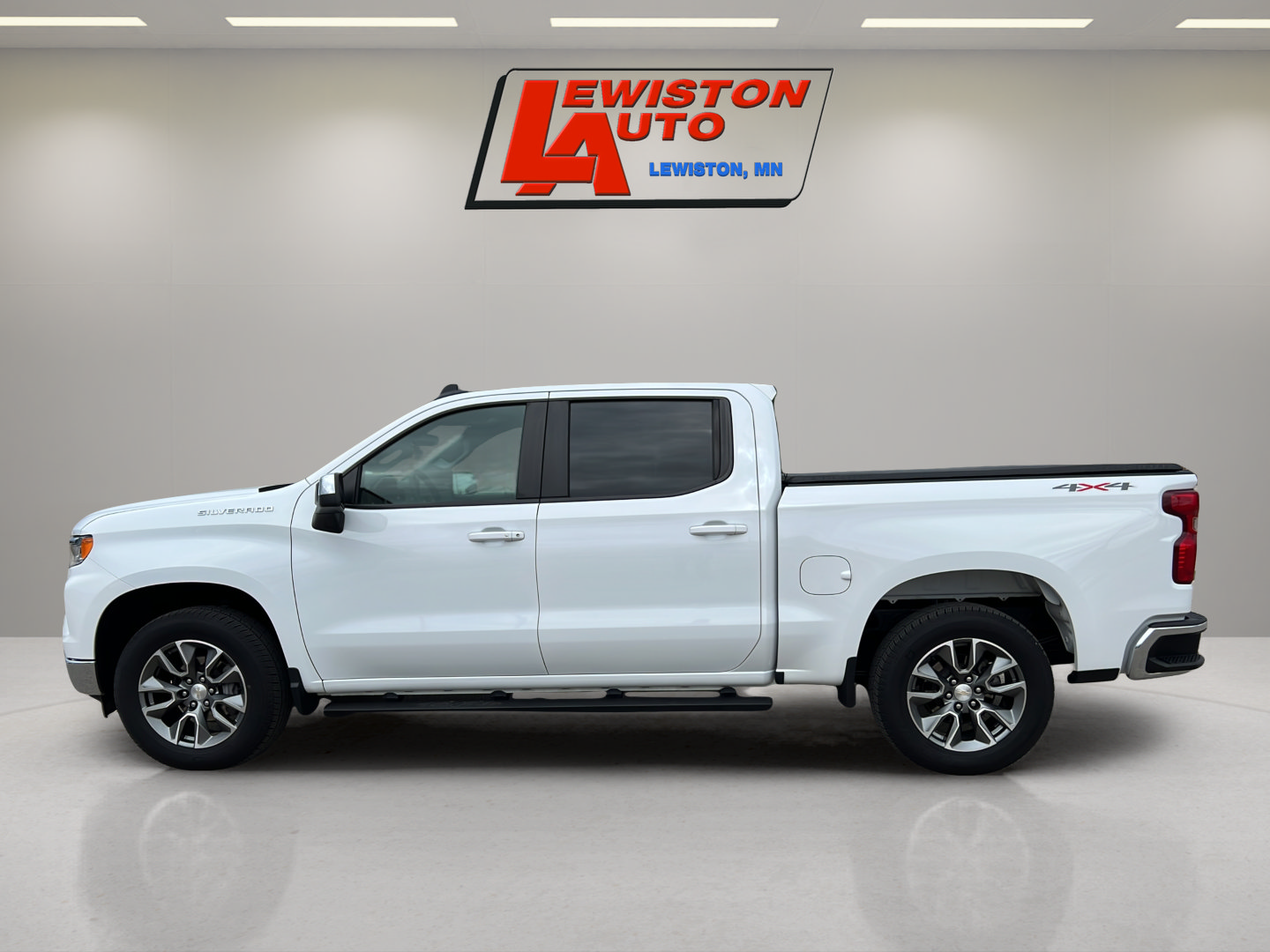 Certified 2024 Chevrolet Silverado 1500 LT AWD/4WD image 10