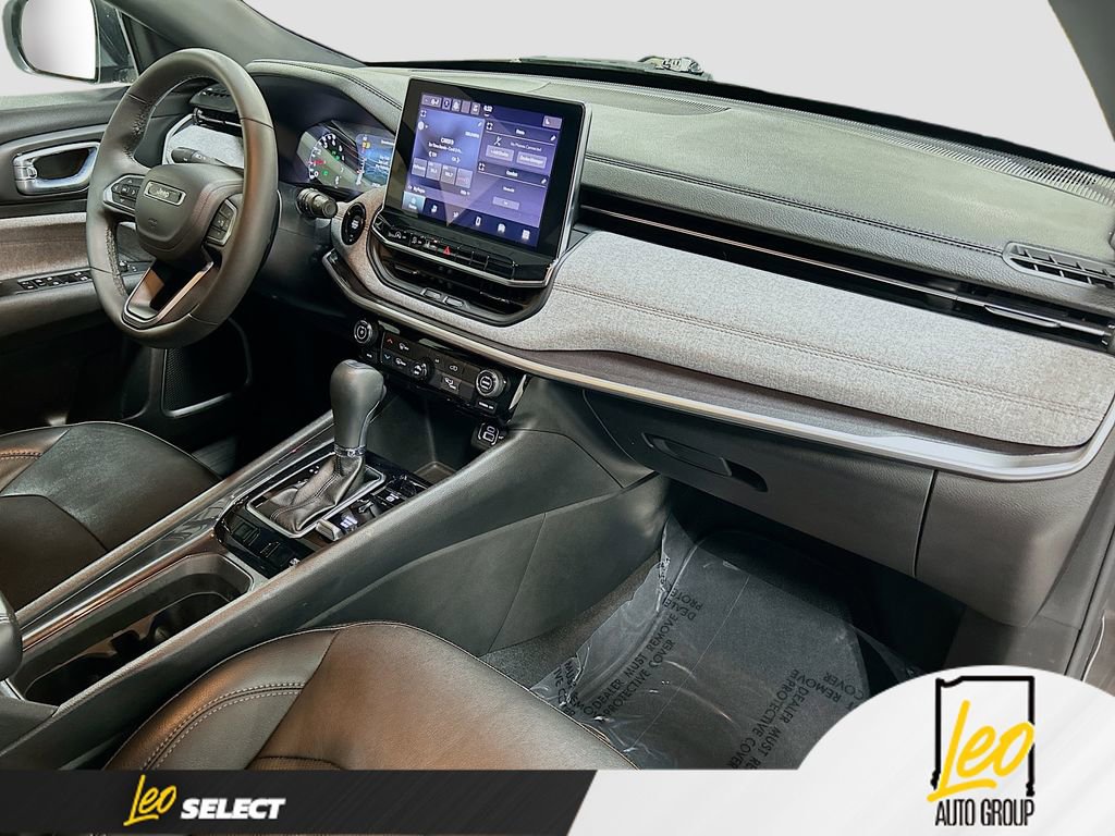 Used 2023 Jeep Compass Latitude image 28