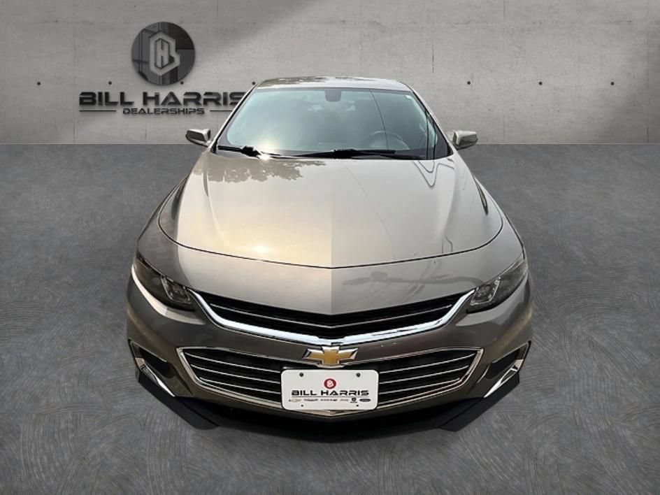 Used 2018 Chevrolet Malibu LT FWD image 2