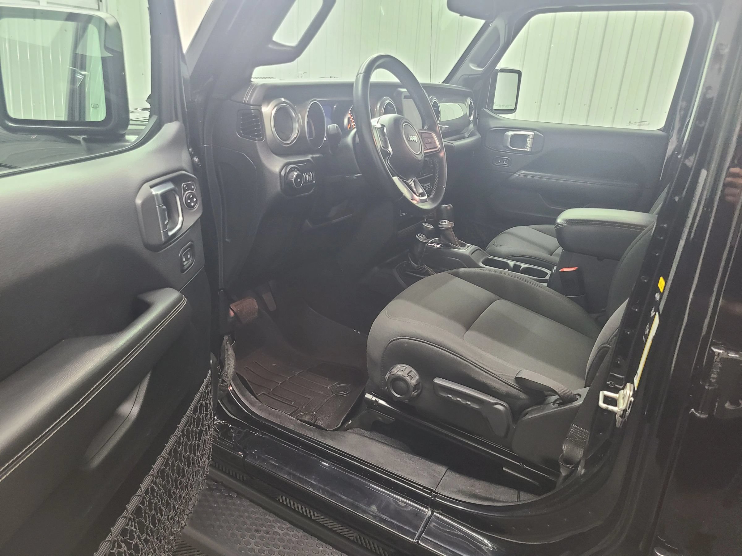 Used 2020 Jeep Wrangler Unlimited Sahara AWD/4WD image 20