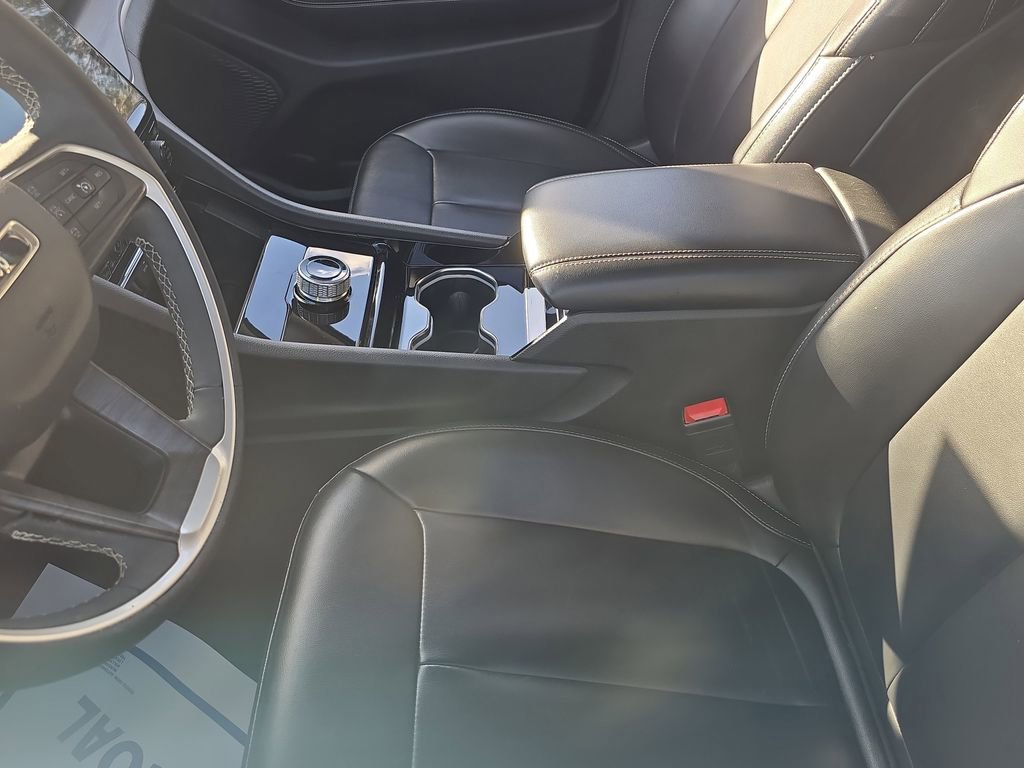 Used 2023 Jeep Grand Cherokee L Limited image 12