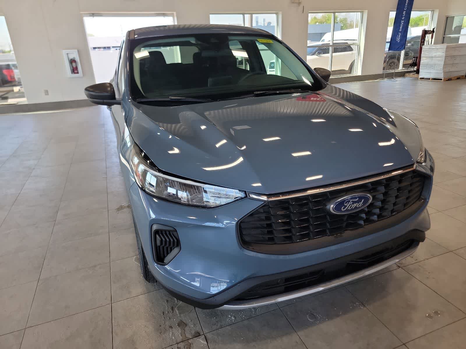 Used 2023 Ford Escape Active w/ Cold Weather Package FWD image 4
