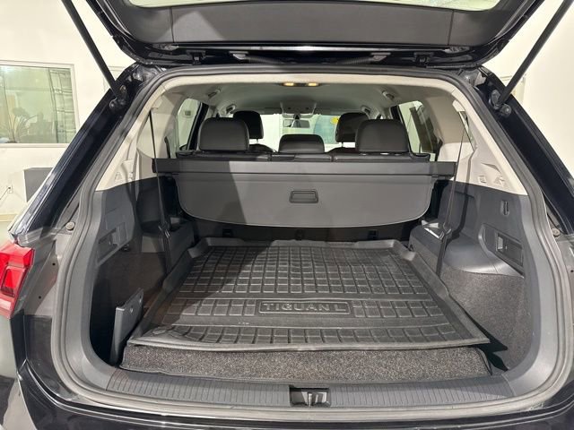 Used 2018 Volkswagen Tiguan SE FWD image 12