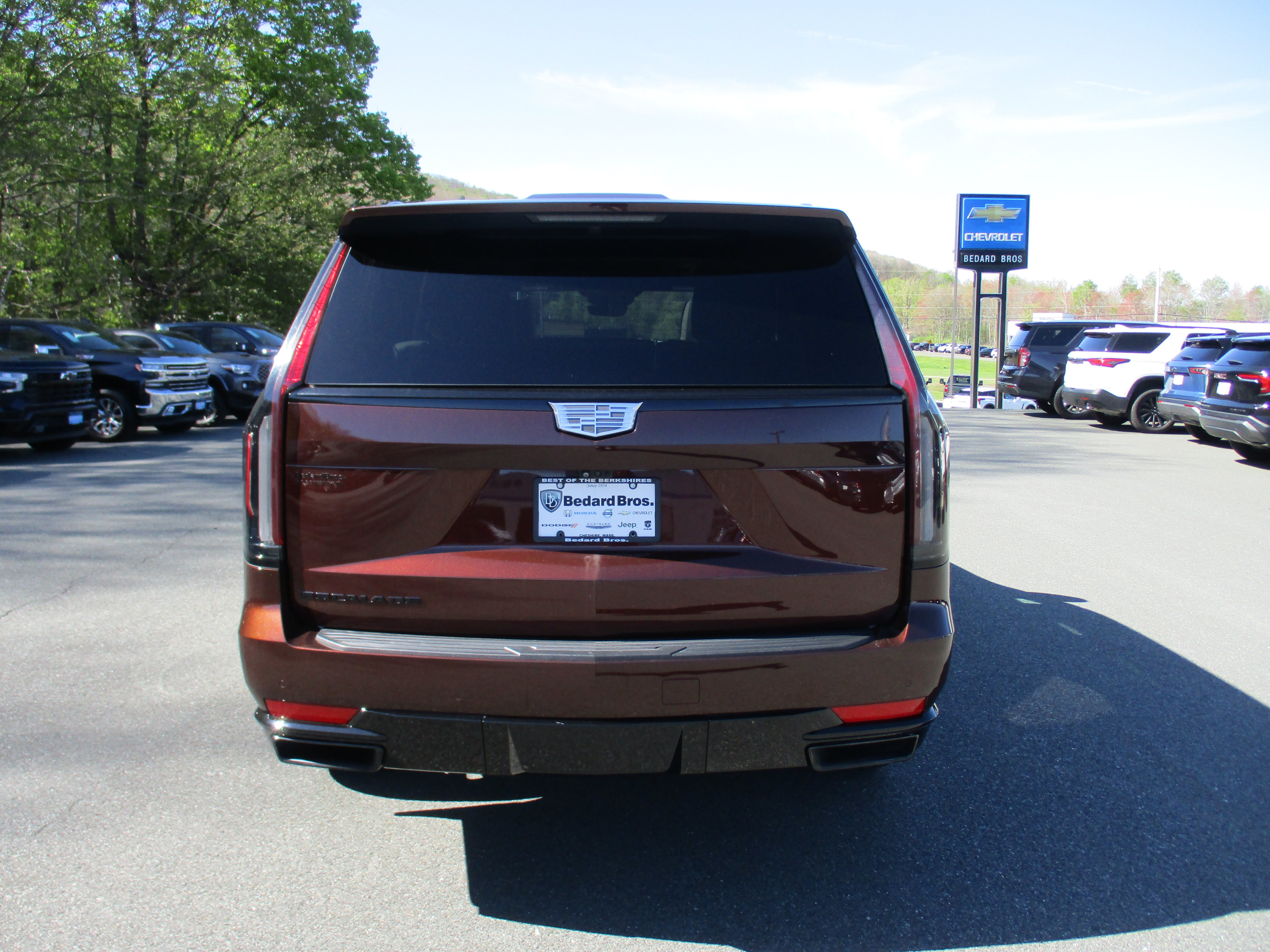 Used 2023 Cadillac Escalade Sport w/ LPO, ONYX Package AWD/4WD image 6