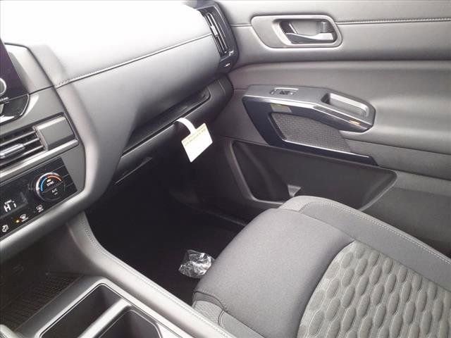 New 2025 Nissan Pathfinder S image 25