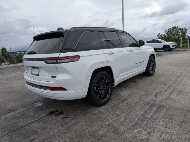 New 2027 Jeep Grand Cherokee Summit w/ Adv Protech Group IV AWD/4WD image 4