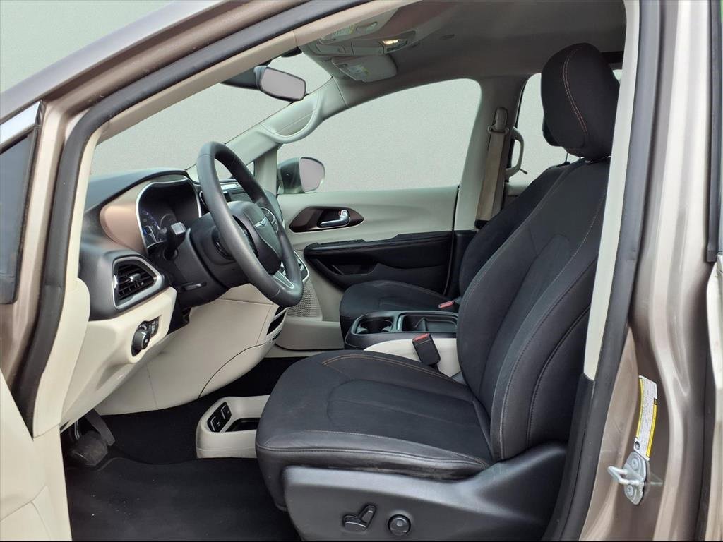 Used 2018 Chrysler Pacifica Touring Plus w/ Tire & Wheel Group image 12