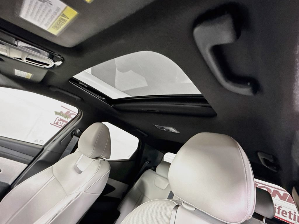 Certified 2025 Hyundai Santa Cruz Limited AWD/4WD image 12