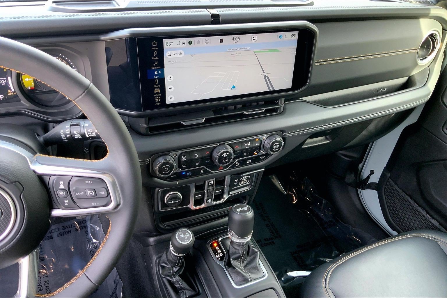 Used 2024 Jeep Wrangler Unlimited Sahara w/ Technology Group AWD/4WD image 6
