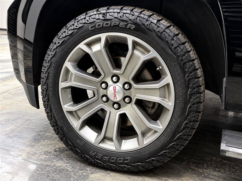 Used 2015 GMC Yukon Denali w/ Premium Package AWD/4WD image 11