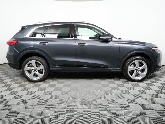 Used 2025 Audi Q5 Premium Plus w/ Premium Plus AWD/4WD image 2