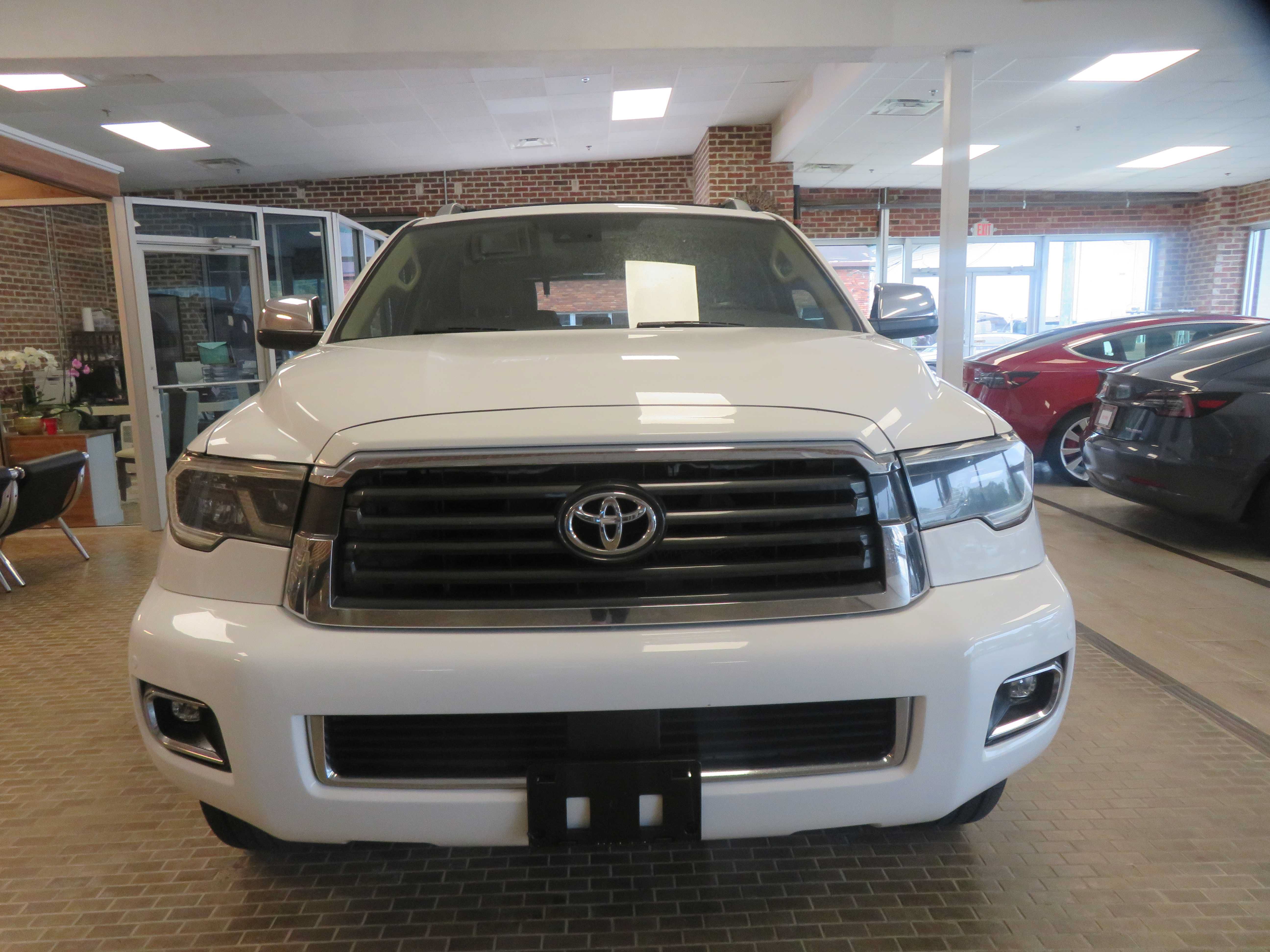 Used 2018 Toyota Sequoia Limited w/ Safety & Convenience Package AWD/4WD image 2