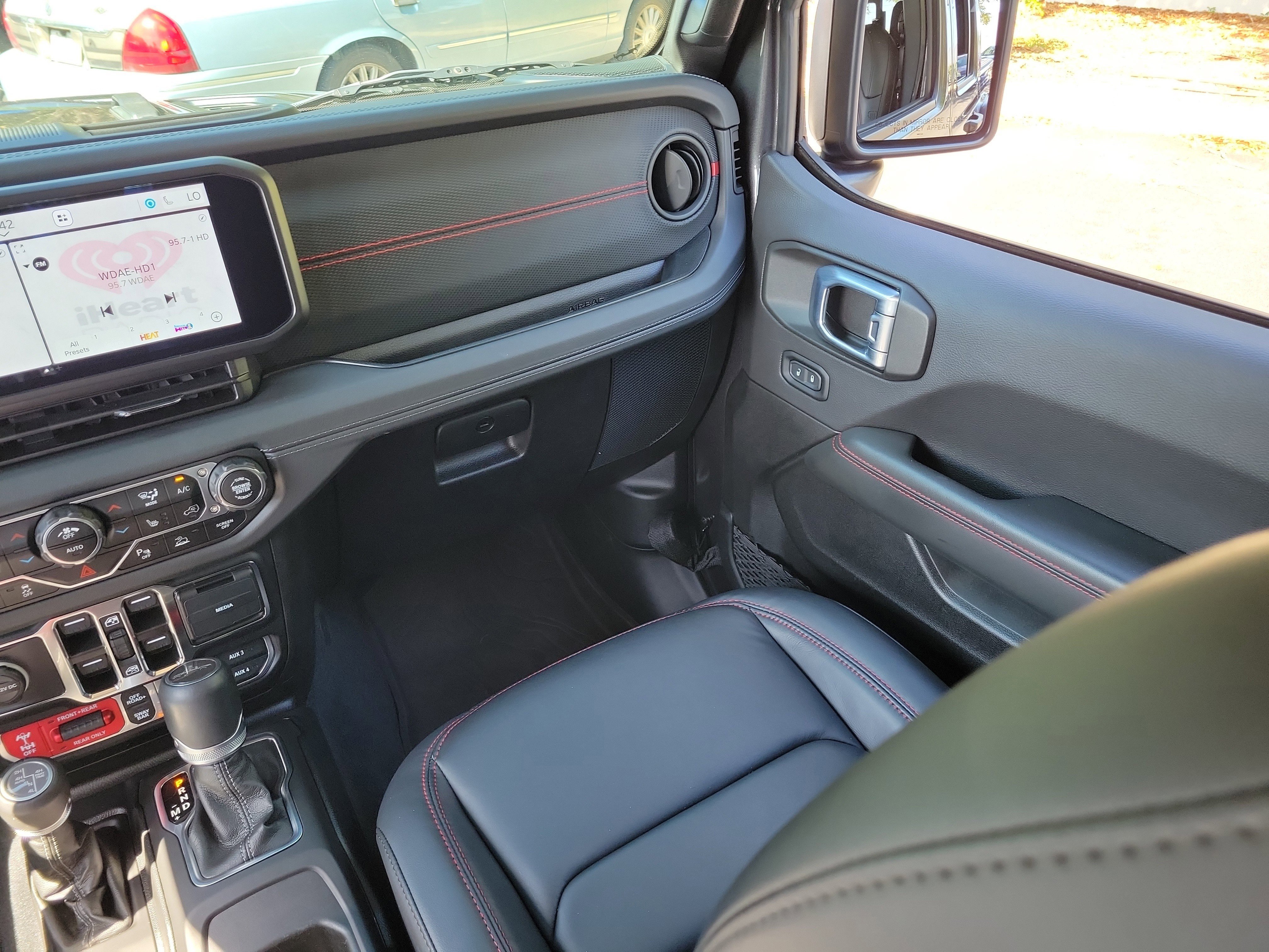 Used 2024 Jeep Gladiator Rubicon AWD/4WD image 18