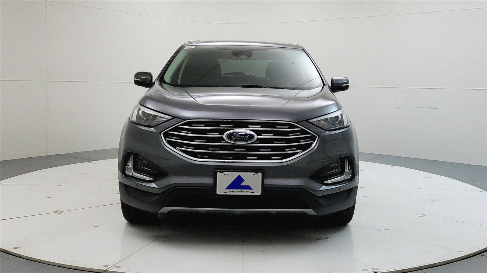 Used 2024 Ford Edge Titanium image 2