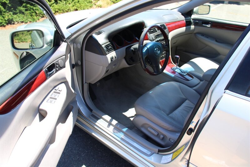 Used 2003 Lexus ES 330 FWD image 5