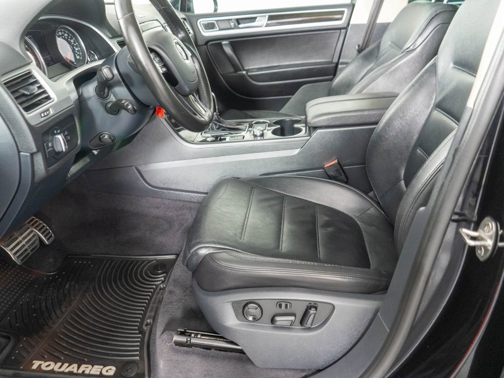 Used 2017 Volkswagen Touareg Executive image 10