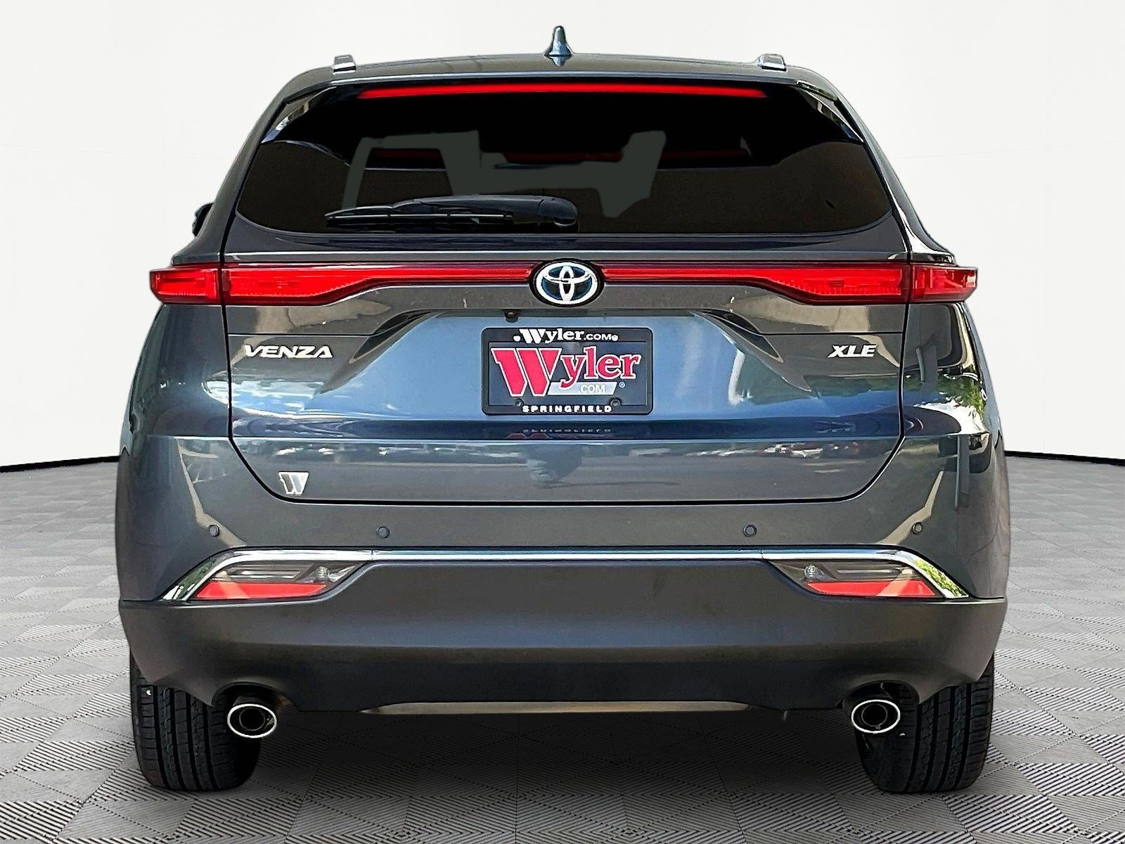 Used 2024 Toyota Venza XLE AWD/4WD image 5