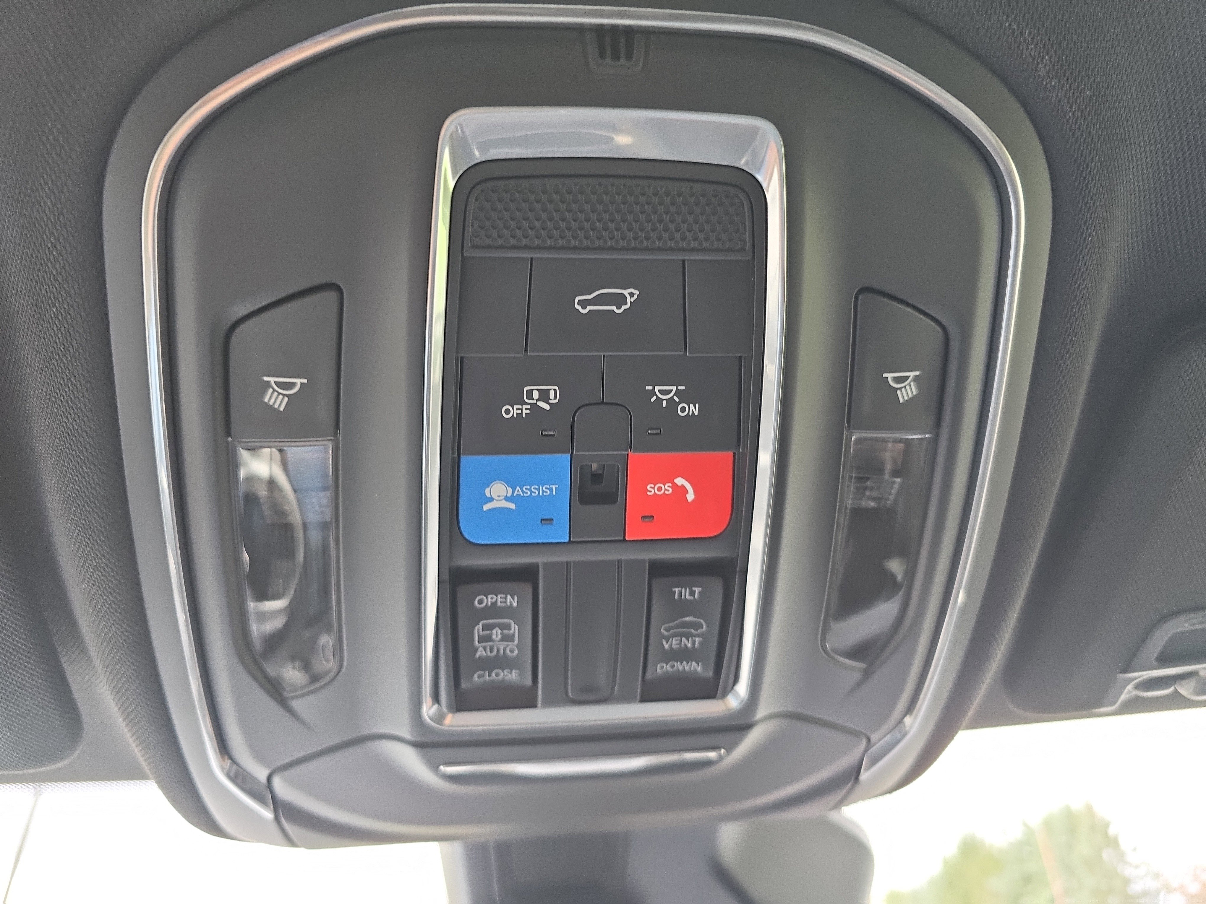 New 2025 Jeep Grand Cherokee Altitude image 28