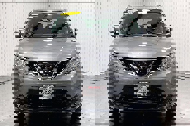 Used 2018 Nissan Rogue Sport SV image 2